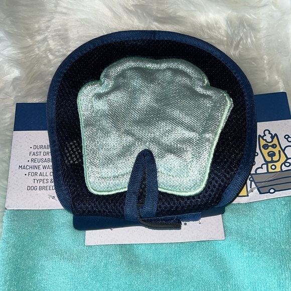 🆕 Life is Good Microfiber Pet Towel and Grooming Mitt Set - Picture 4 of 9